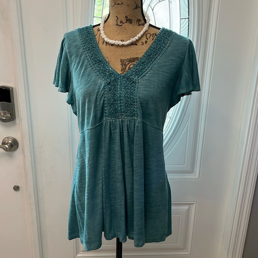 Women’s blouse with a v-neck size large